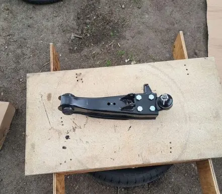Mitsubishi L400, Space Gear Front control arm MR162694
