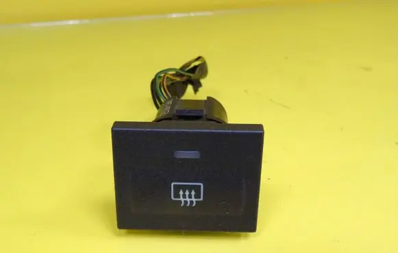 Ford Focus Windscreen/window heater switch 3M5T18C621AB