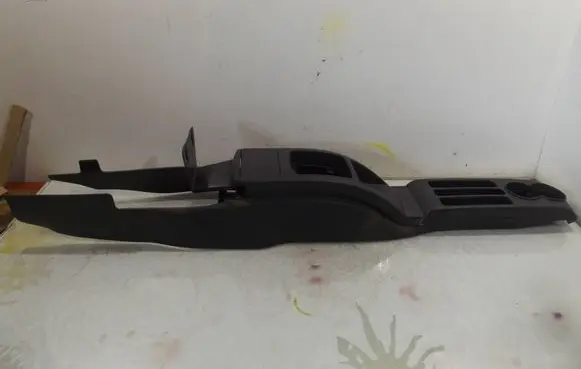 Volkswagen Polo IV 9N3 Center console 