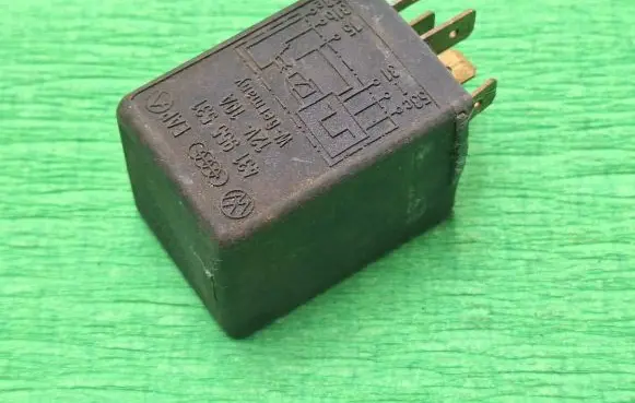 Volkswagen PASSAT B3 Other relay 431955531