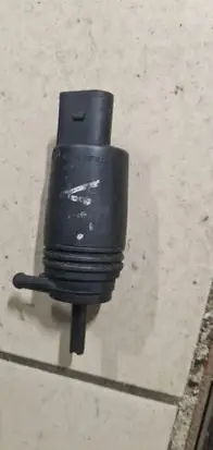 BMW 5 E39 Windscreen/windshield washer pump 8377612