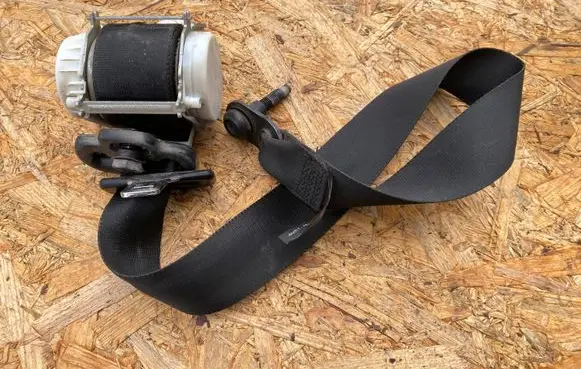 Ford Focus Front seatbelt 4M51A61295AK 33031800