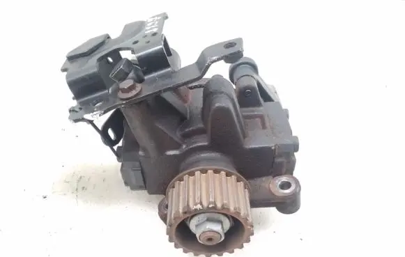 Nissan Juke I F15 Fuel injection high pressure pump 167008557R