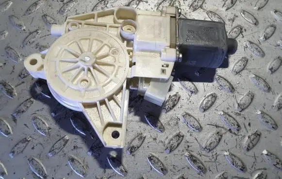 Mercedes-Benz GLK (X204) Rear door window regulator motor A2048200642 0130822504
