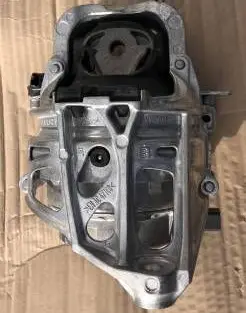 Porsche Cayenne (9Y0 9Y3) Engine mount bracket 4M0199255BP
