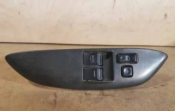 Toyota Yaris Electric window control switch