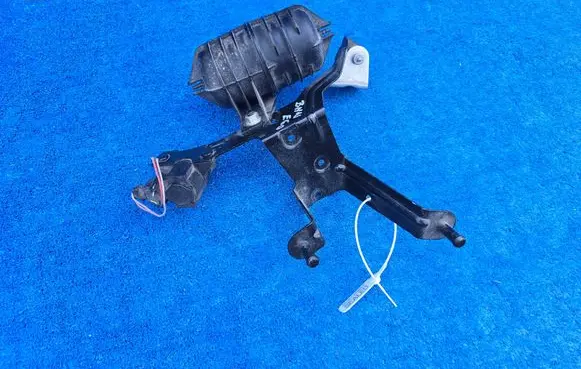 BMW 5 E60 E61 ABS pump bracket 6758748 2247629