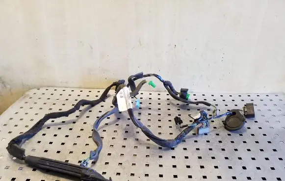 Volvo XC70 Front door wiring loom 30773652