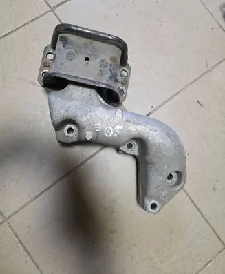 Citroen C4 I Engine mount bracket 9646396780