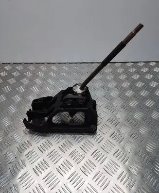 Peugeot 107 Gear shifter/selector 335300H010