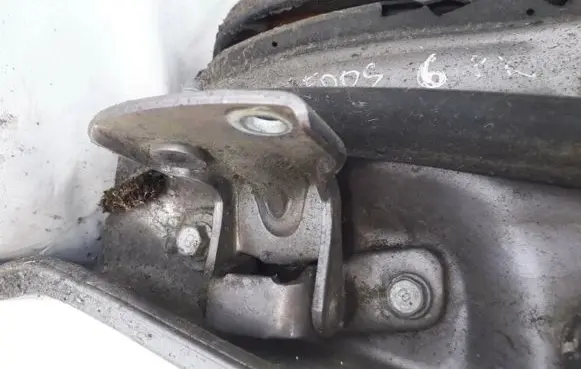 Mazda Xedos 6 Rear door lower hinge
