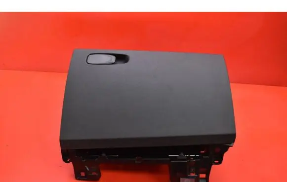 Glove box