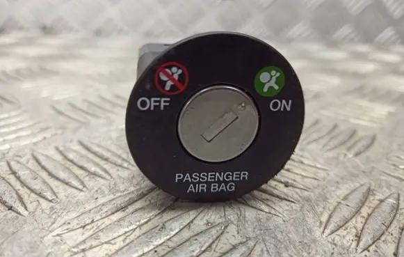 KIA Rio Passenger airbag on/off switch 