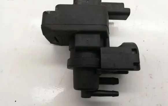 BMW 1 F20 F21 Turbo solenoid valve V7599547
