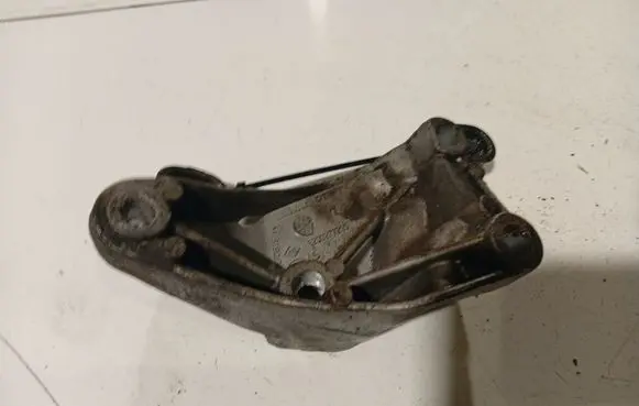 Nissan Qashqai Engine mounting bracket 8200277203