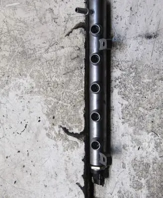 Nissan X-Trail T32 Fuel main line pipe 175216420R