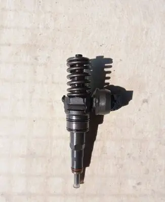 Skoda Octavia Mk2 (1Z) Fuel injector 038130073ag