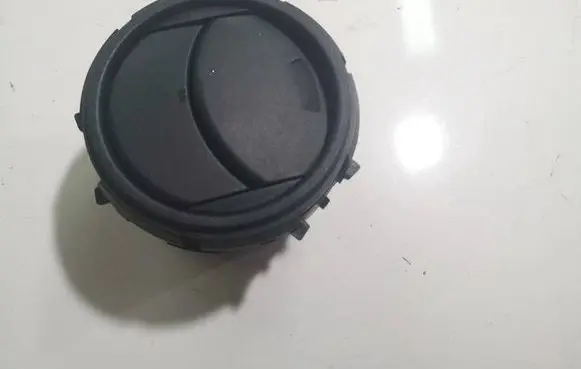 Toyota Yaris Dash center air vent grill 