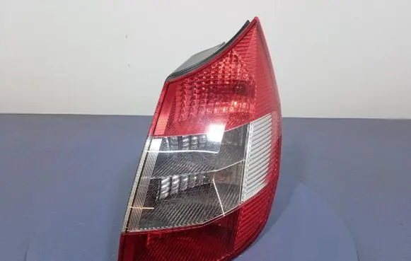 Renault Scenic II - Grand scenic II Rear/tail lights 15911600