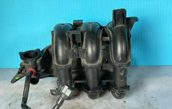 Ford Focus Intake manifold CA6G9424CC
