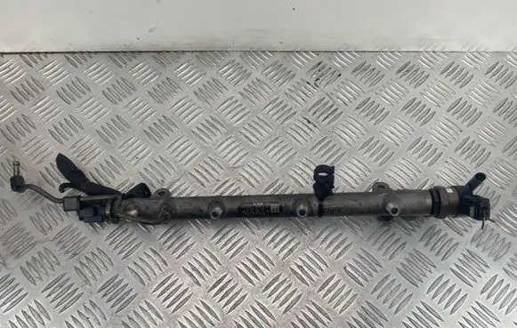 Mercedes-Benz C W203 Fuel main line pipe A6460701195 A6110780449