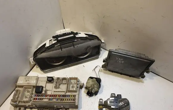 Volvo V50 Engine ECU kit and lock set 30729518 30710071 31300585