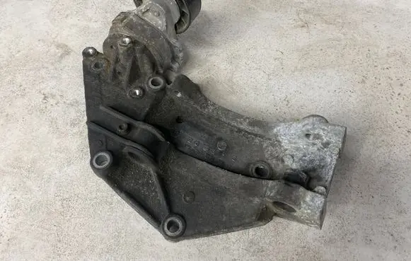 Volvo V50 Generator/alternator bracket 9650034280