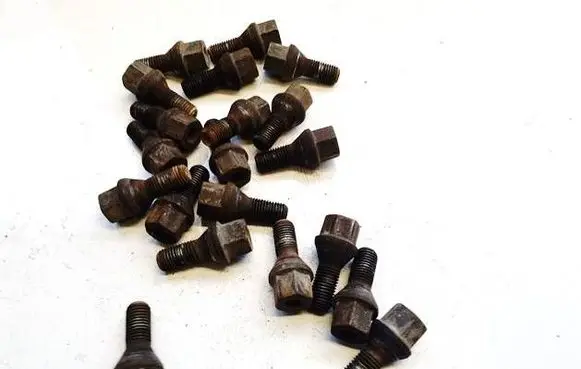 Opel Astra H Nuts/bolts 