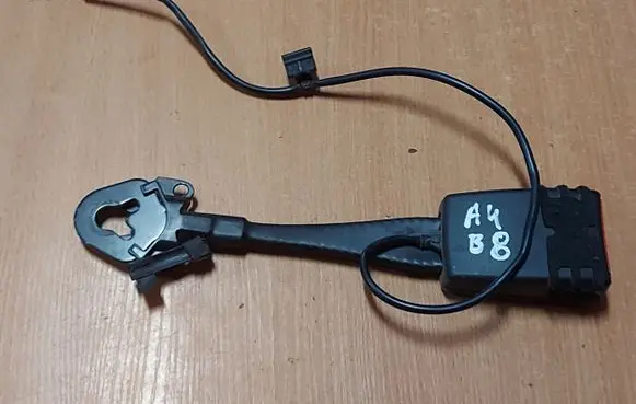 Audi A4 S4 B8 8K Front seatbelt buckle 8K0857755D