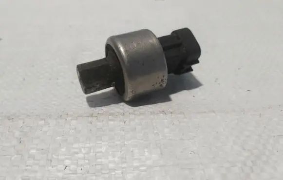 Opel Vectra B Air conditioning (A/C) pressure sensor 90506752