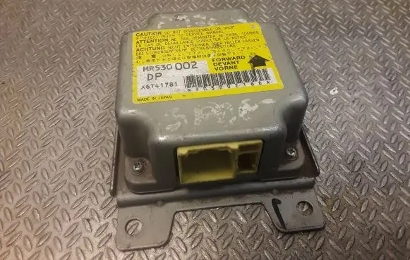 Mitsubishi Pajero Sport I Airbag control unit/module MR530002