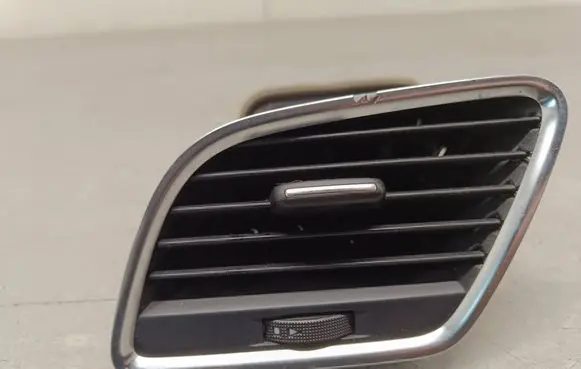 Audi Q3 8U Dashboard side air vent grill/cover trim 8U2820901B 8U2820901C