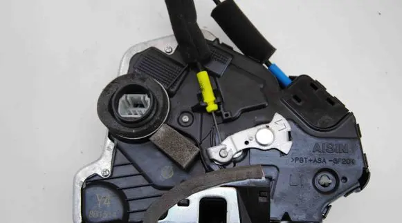Lexus RX 330 - 350 - 400H Coupe door lock (next to the handle) 