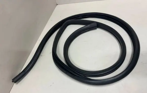 Toyota Avensis T250 Front door rubber seal 