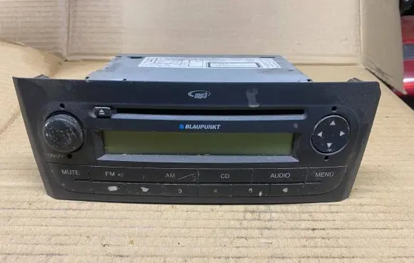 Fiat Grande Punto Radio/CD/DVD/GPS head unit 7646330316 SB05