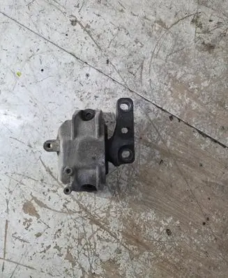 Volkswagen Touran I Engine mount bracket 1k0199242