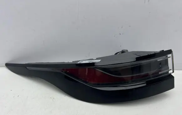 Land Rover Evoque II Rear/tail lights R8D213405A