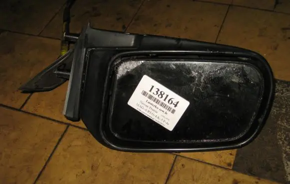 Nissan Prairie Front door electric wing mirror