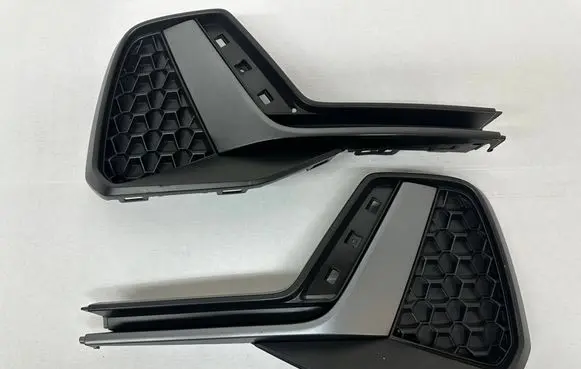 Audi A1 Front bumper lower grill 82A807833B 82A807834B 82A807833
