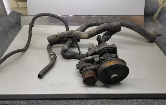Thermostat/thermostat housing