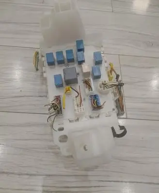 Suzuki Swift II Fuse box set P61A-4890