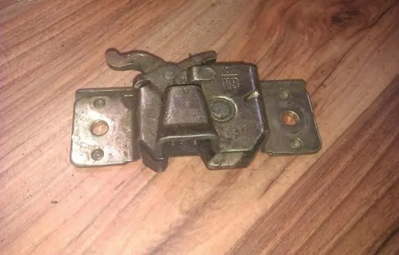 Opel Tigra A Tailgate/trunk/boot lock/catch/latch 90387848