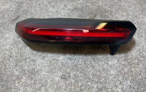 Citroen C4 III e-C4 Tailgate rear/tail lights 9831120680 0021878305 00218783