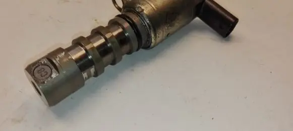 Audi A8 S8 D4 4H Camshaft vanos timing valve 06E257N