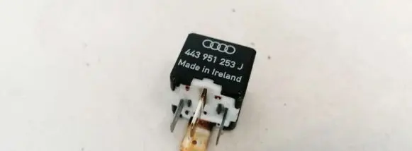 Volkswagen Golf IV Other relay 899511000 443951253J