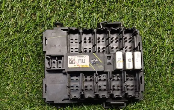 Chevrolet Suburban Power management control unit 15093837 1509383701