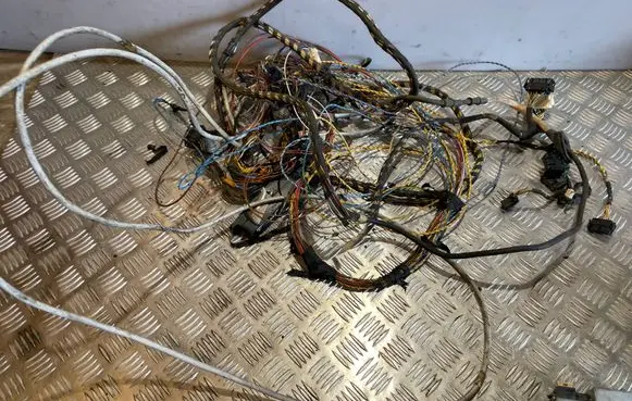 BMW 8 E31 Sound system wiring loom 17325807