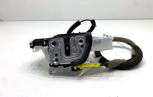 Nissan Qashqai J12 Front door lock