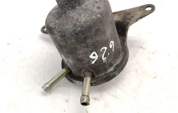 Volkswagen Polo II 86C 2F Fuel distributor 020127177D 020127177