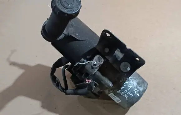 Citroen C4 II Power steering pump 9675674180 A5100993